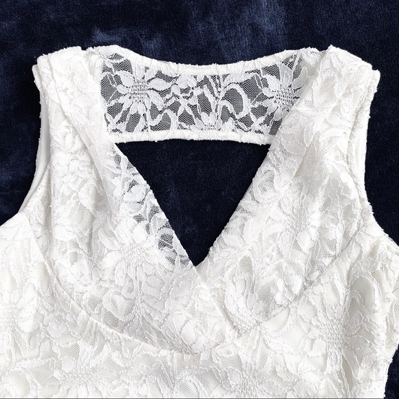 MARINA | ivory floral lace V-neck slit bridal gown - Picture 5 of 8